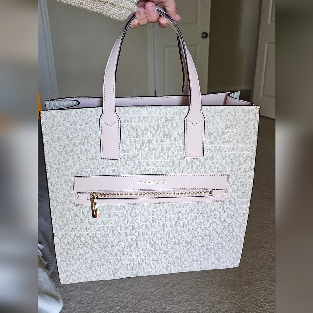 Michael Kors Kenly Logo Bag - Picture 4 of 6